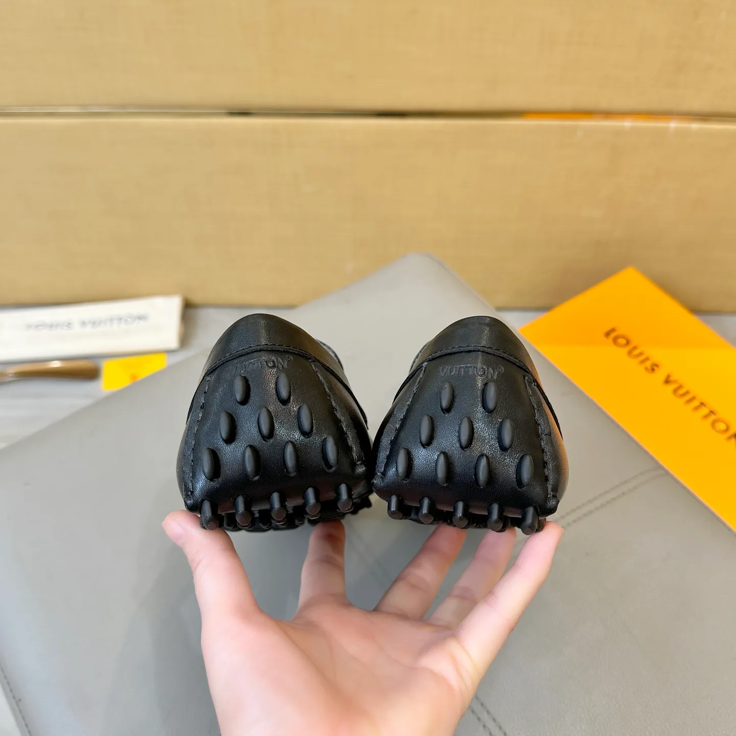 Factory price: 460💰 [LV] Autumn and winter style fur integrated 2025 men's beanie shoes (market top version) first layer cowhide ➕ real wool lining original packaging. Size: 38-45